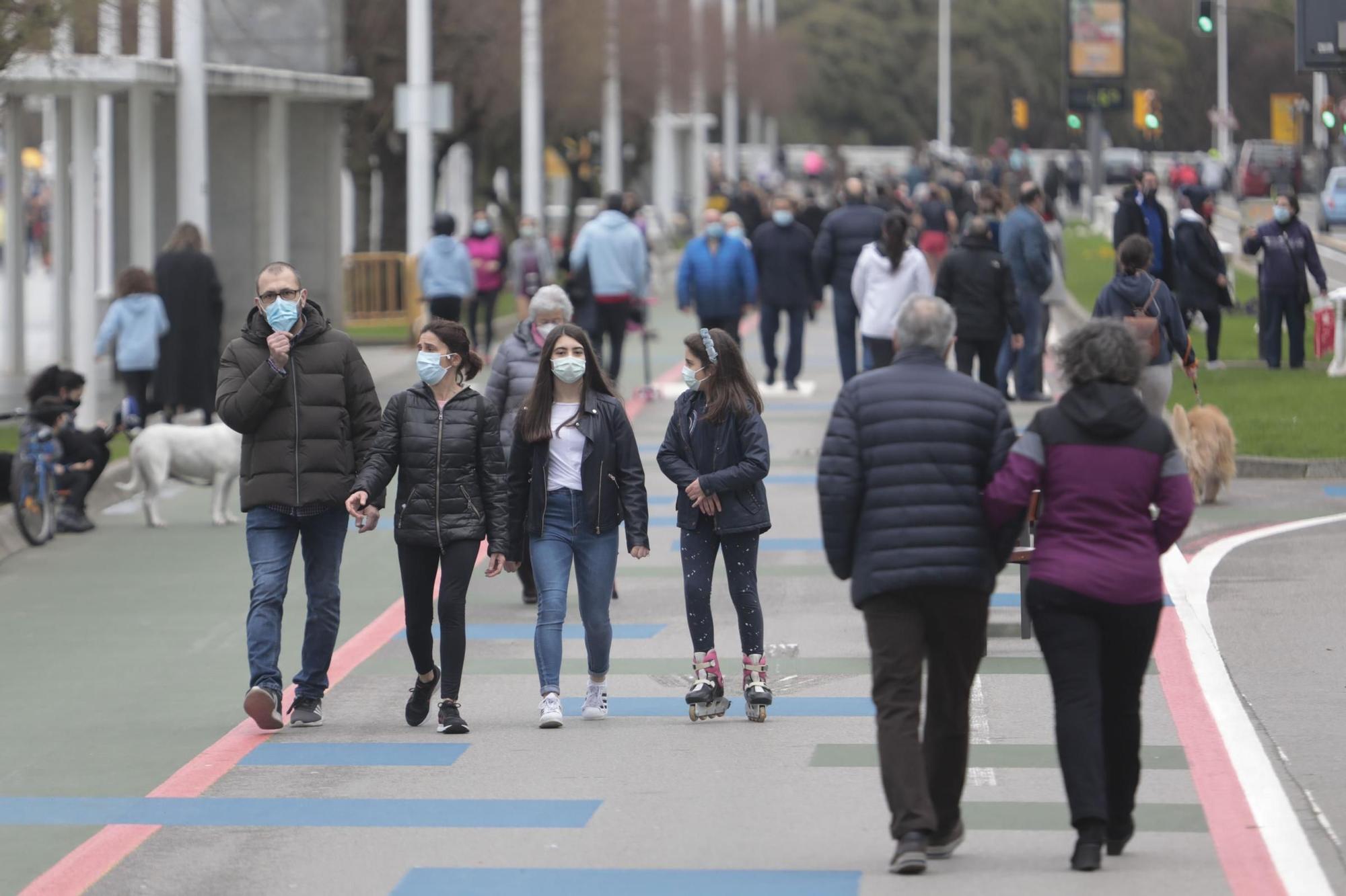 Gijón disfruta de la ciudad en el tercer cierre perimetral