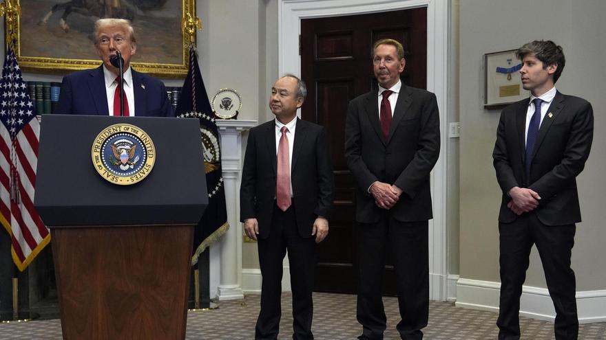 21 de enero de 2025, Washington DC. El presidente Donald Trump recibe en la Casa Blanca a empresarios clave en IA: Oracle - Larry Ellison - Softbank - y OpenAI - Sam Altman