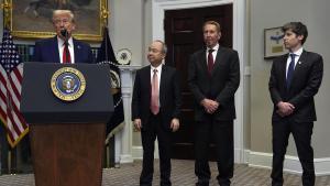 21 de enero de 2025, Washington DC. El presidente Donald Trump recibe en la Casa Blanca a empresarios clave en IA: Oracle - Larry Ellison - Softbank - y OpenAI - Sam Altman