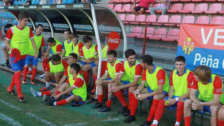 Los jugadores de la UD Ourense, el día de la Ponferradina, cuando todo era ilusión. // Iñaki Osorio