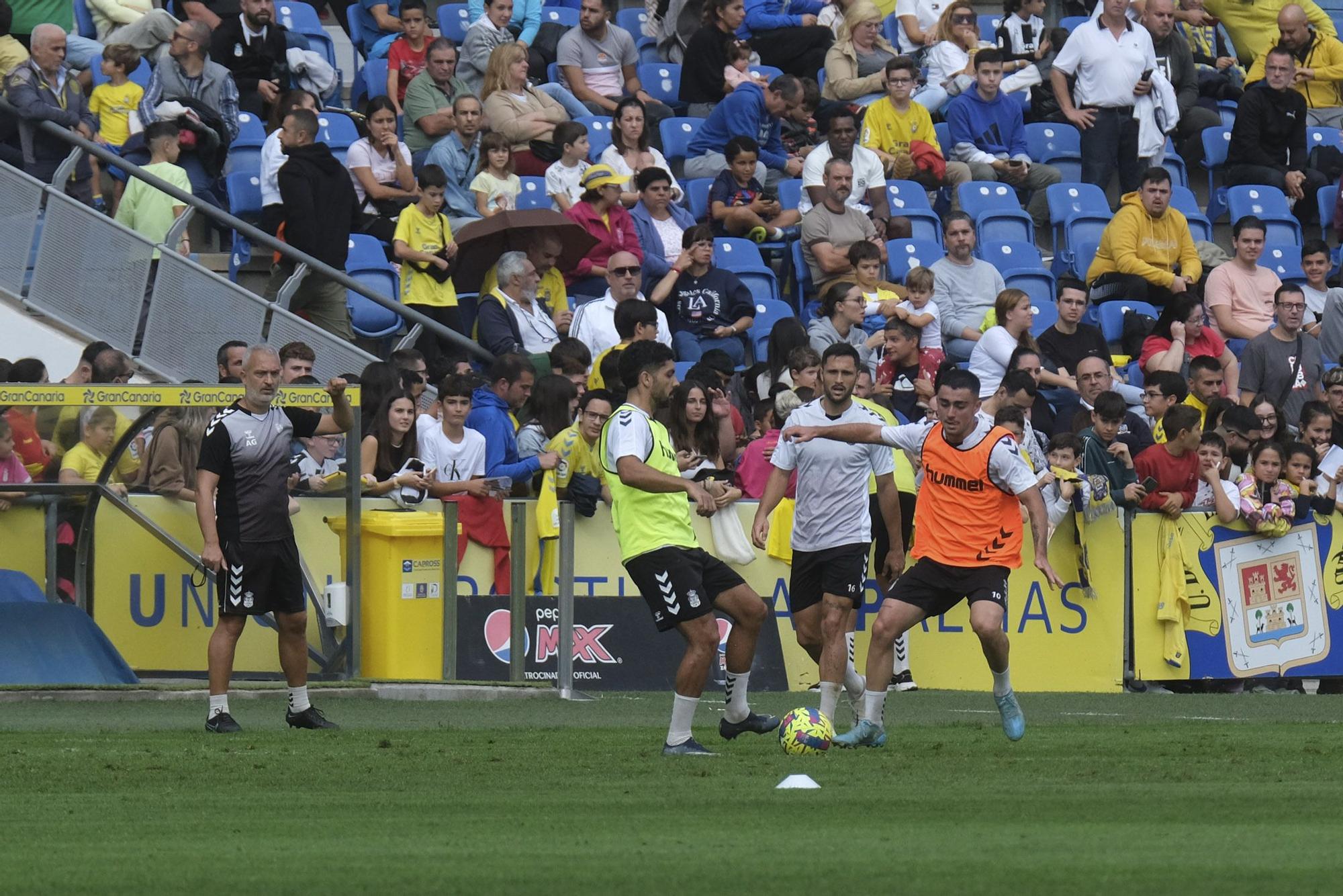 La UD Las Palmas entrena a puerta abierta