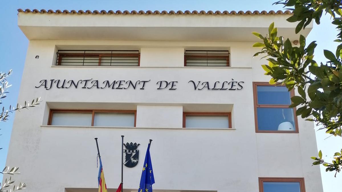 Façana de l’ajuntament de Vallés.