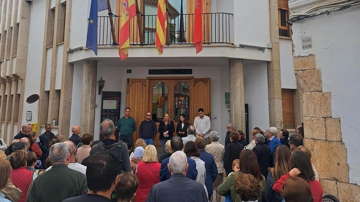 El Ayuntamiento de Altura convocó una concentración en señal de duelo por lo ocurrido.