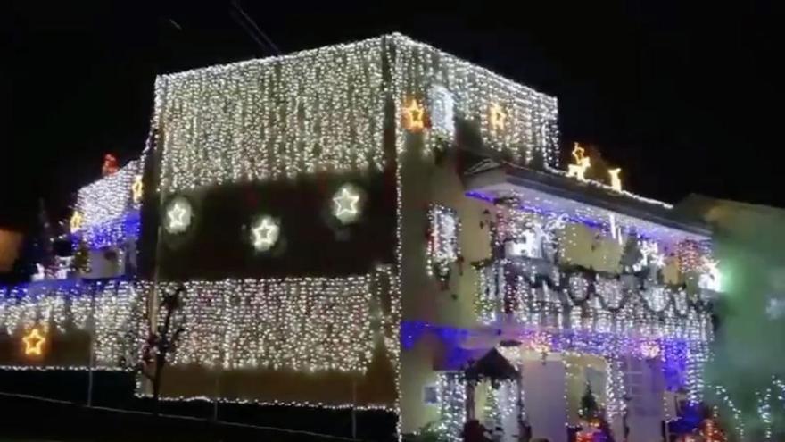 Más de 50.000 decoraciones: el sorprendente gasto de la casa más navideña de Canarias