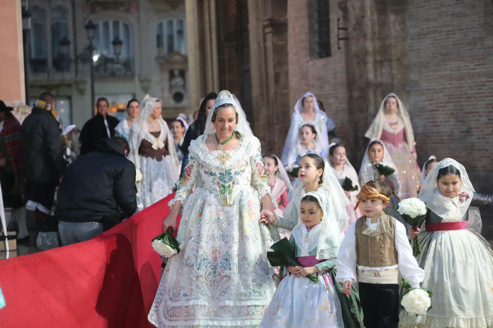 Búscate en el primer día de ofrenda por la calle de la Paz (entre las 19:00 a las 20:00 horas)