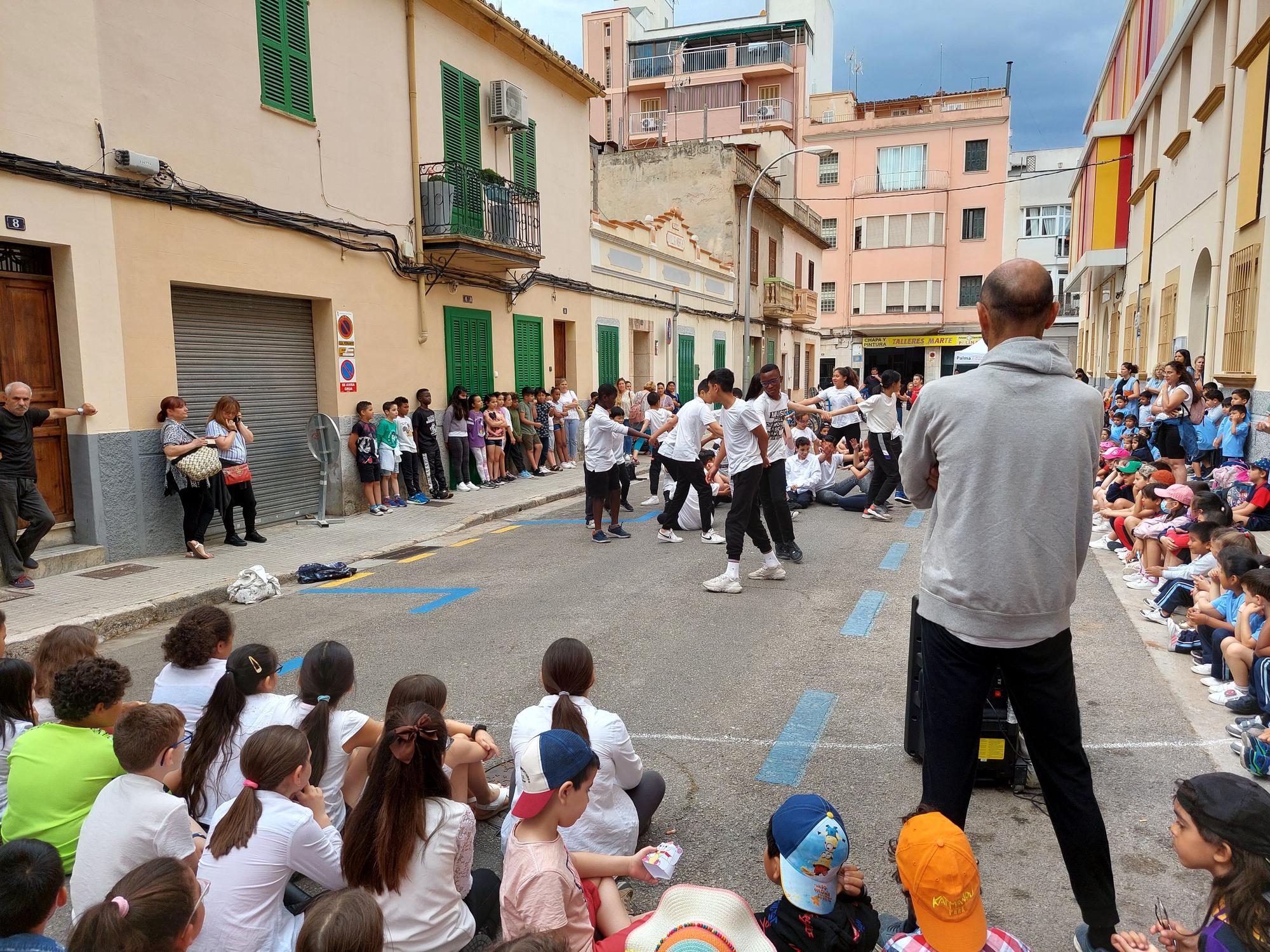 Centros educativos del barrio de Pere Garau participan en la Diada d'Entitats