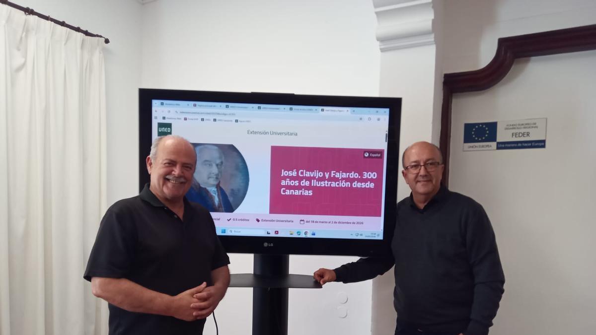 El Presidente de la Fundación Clavijo y Fajardo, Mario Pérez (i), y el director de la UNED eN Lanzarote, Andrés Martín, en la presentación de las jornadas