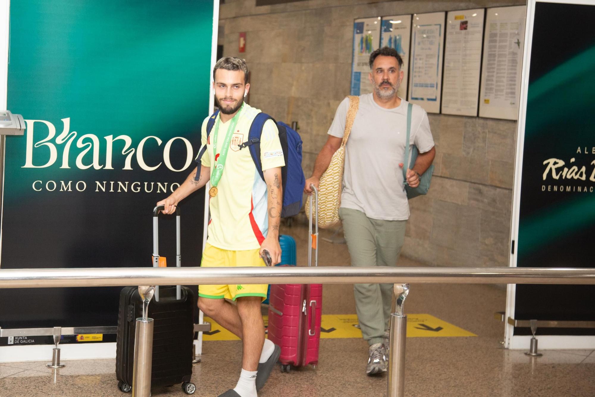 Llegada de David Mella a A Coruña tras proclamarse campeón de Europa sub 19