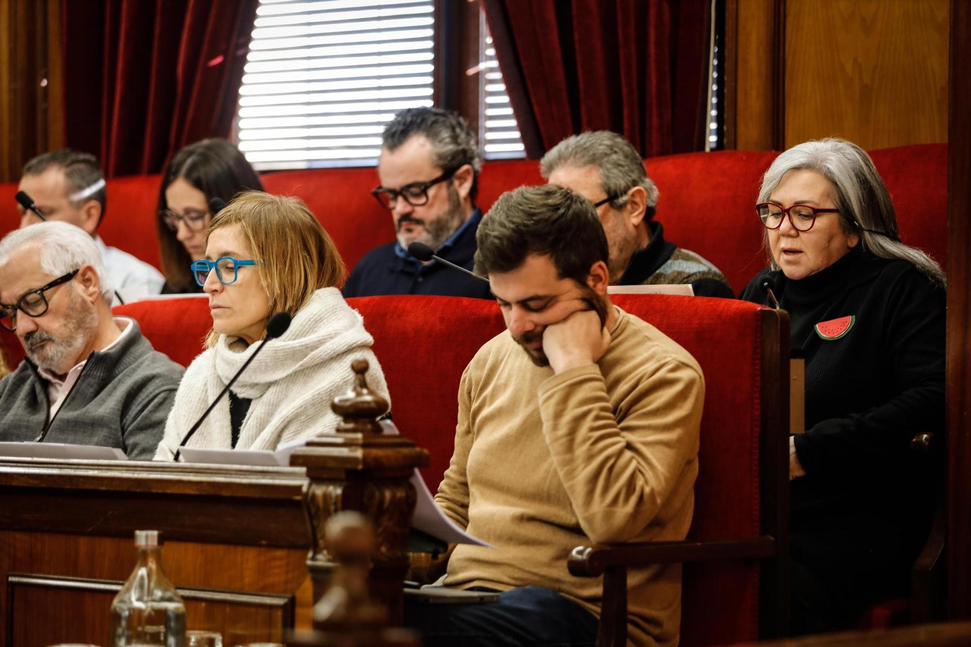 Imágenes del pleno de Alcoy