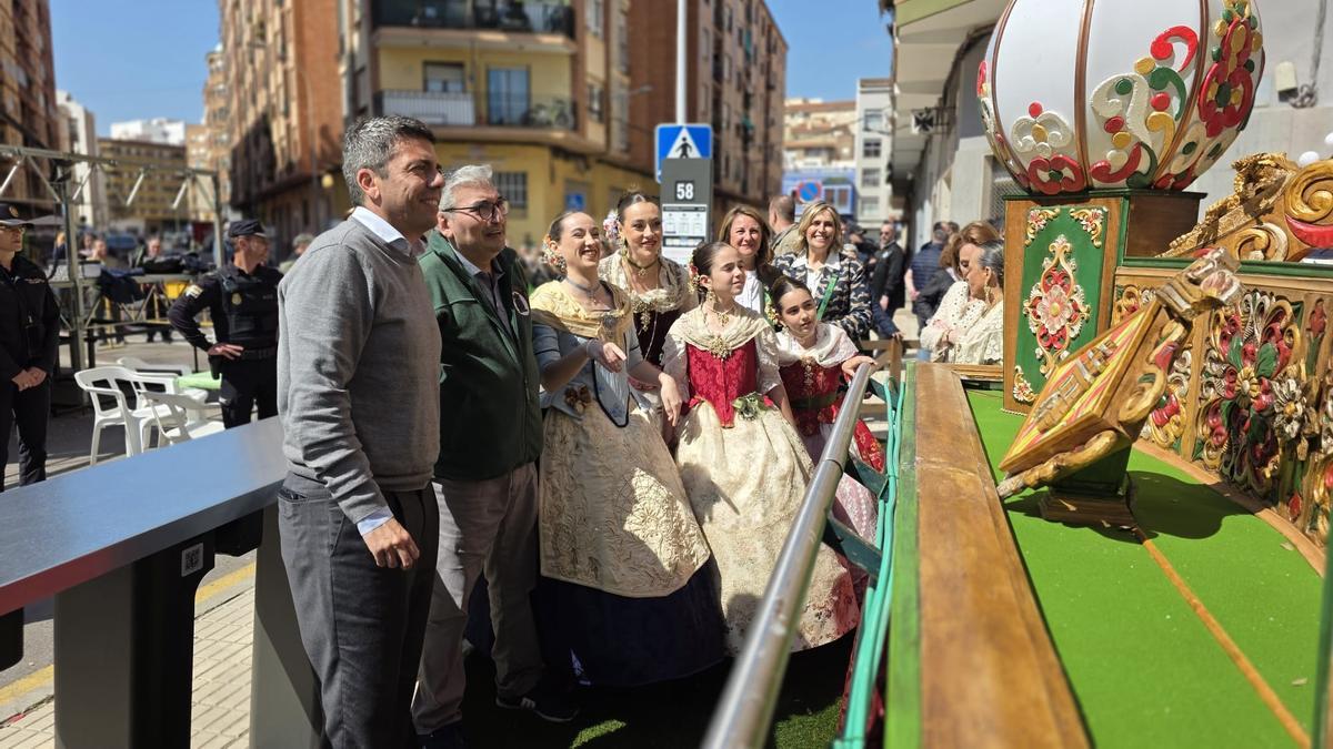 Un momento de la visita de Mazón en la Magdalena, la semana pasada.