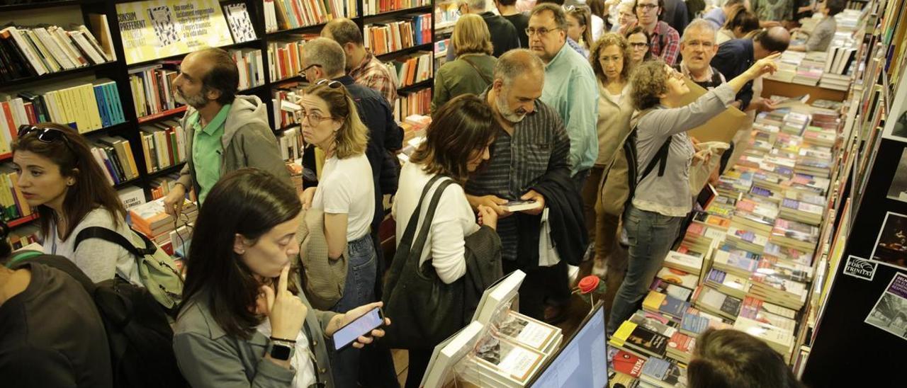 Librería La Central, durante el día de Sant Jordi de 2023.