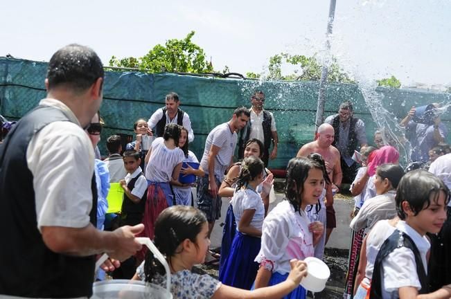 Traida Infantil del Agua de Lomo Magullo 2016