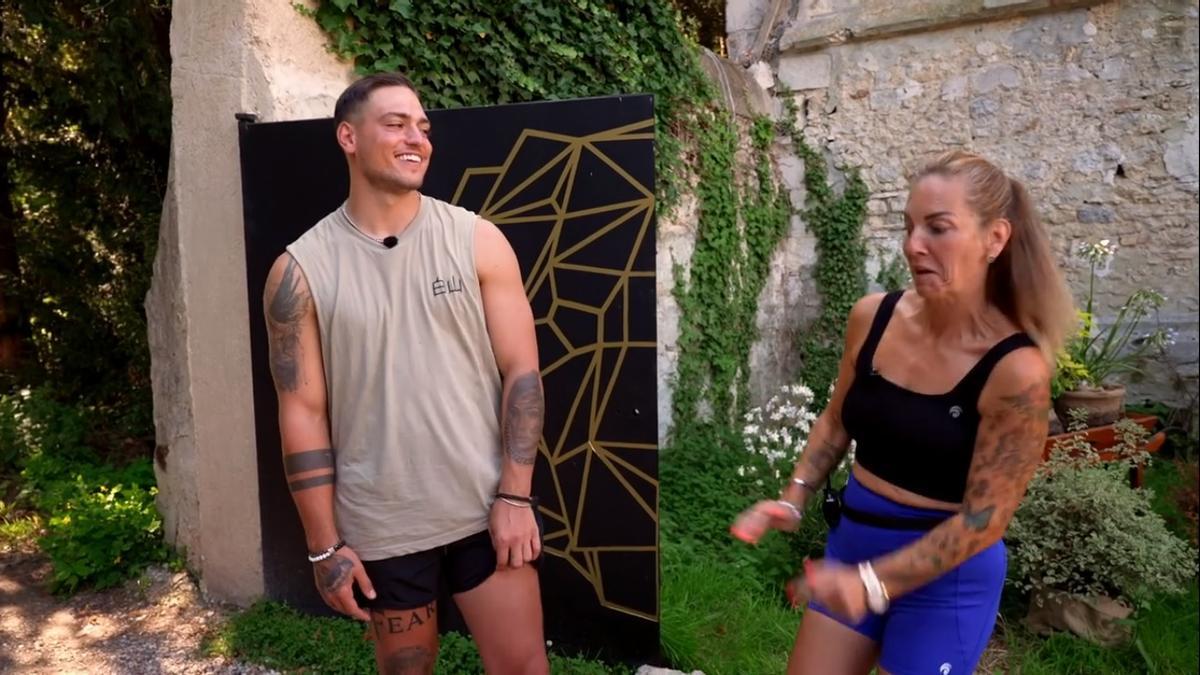 Damit sich die Gewinner in Ruhe für Danni Büchner oder Max Bormann entscheiden können, müssen beide den Raum verlassen.