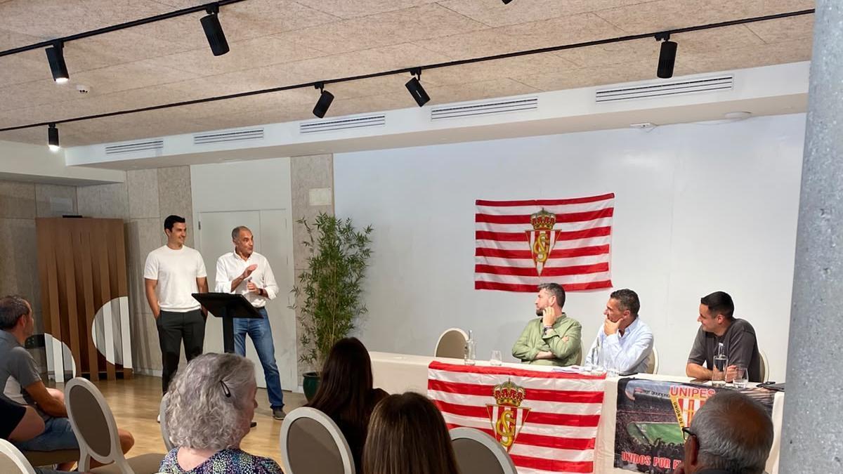 Un momento de la asamblea, con la participación de Villaseñor y Joaquín.