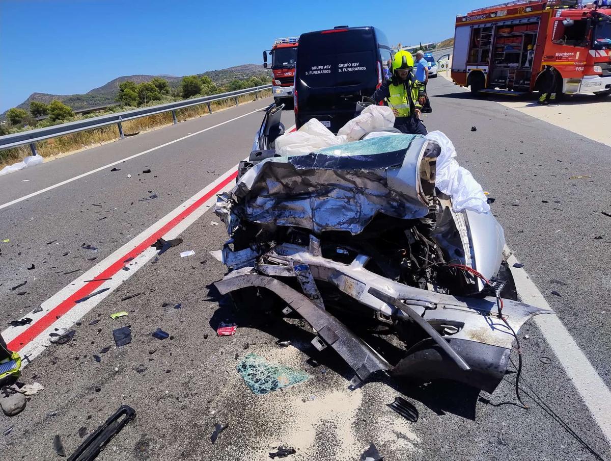 Dos fallecidos y dos heridos graves en un brutal accidente de tráfico en Benissa