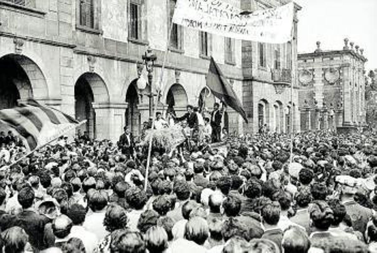 De salón del trono a hemiciclo democrático