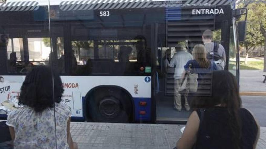 Parada del autobús en el Hospital de San Juan.