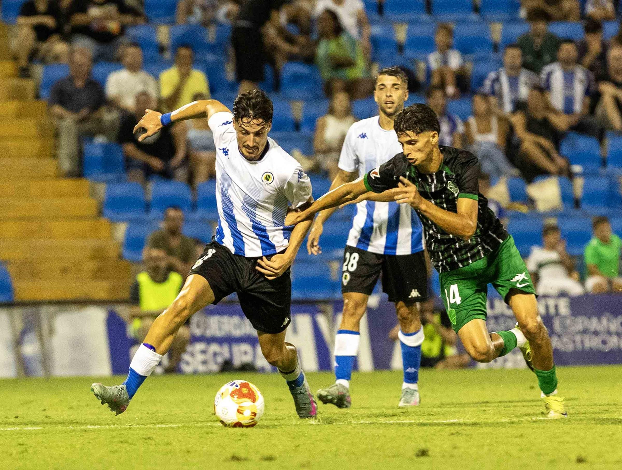 El Hércules se impone 2-0 al Elche en un derbi de nivel en el Rico Pérez