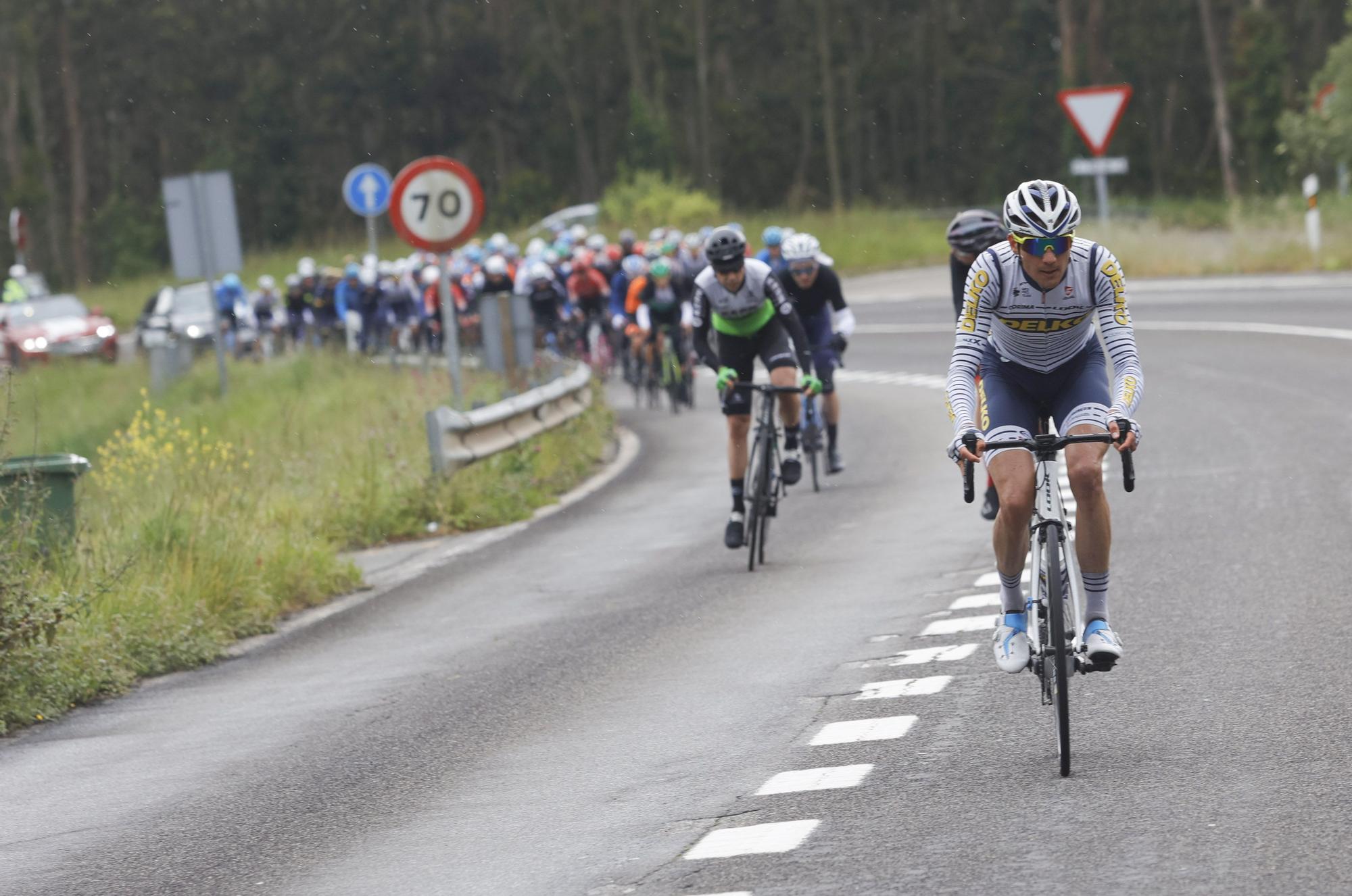 La segunda etapa de la Vuelta Ciclista a Asturias, en imágenes