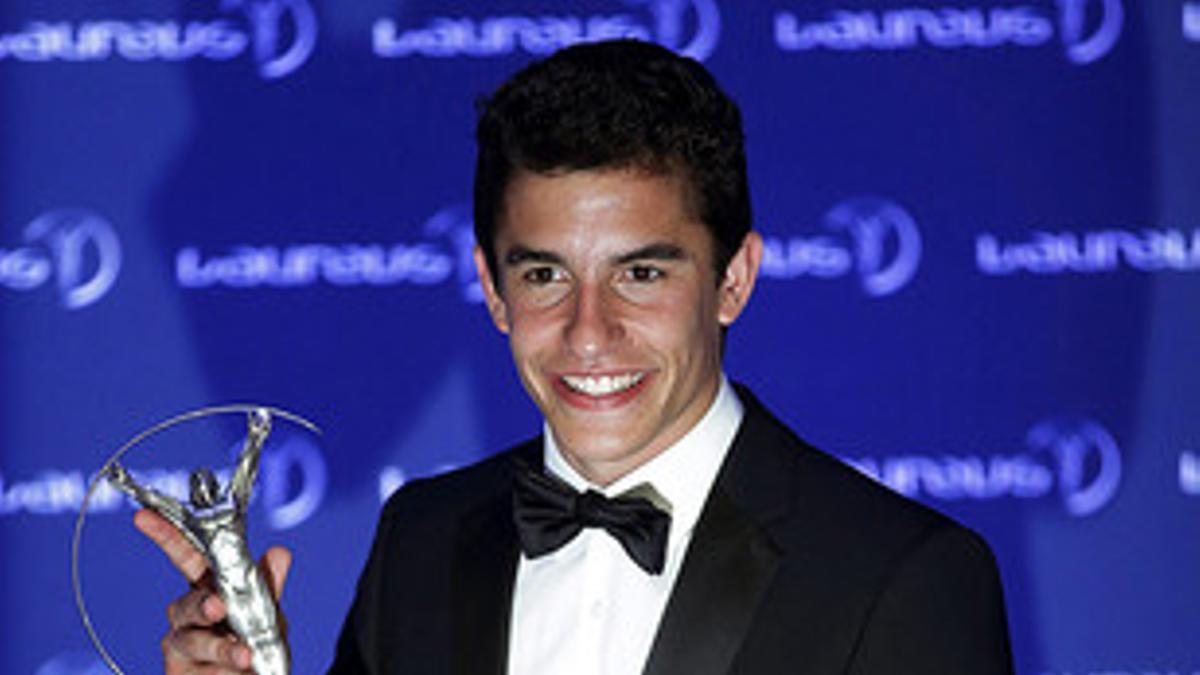 Marc Márquez, con el Premio Laureus al Deportista Revelación del 2013, este miércoles en Kuala Lumpur (Malasia)