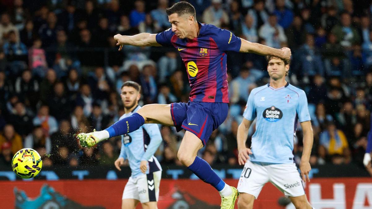 Lewandowski porta la pau al Barça | LALO R. VILLAR / AP