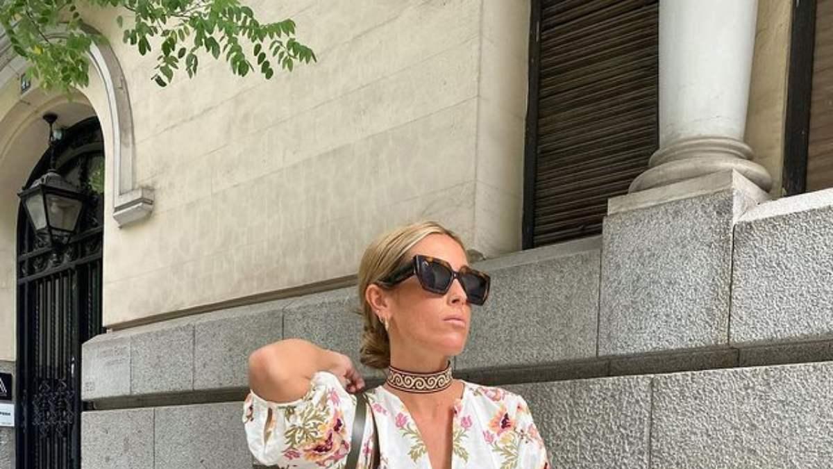 La 'influencer' Claudia Parras con vestido bordado de Zara en Madrid