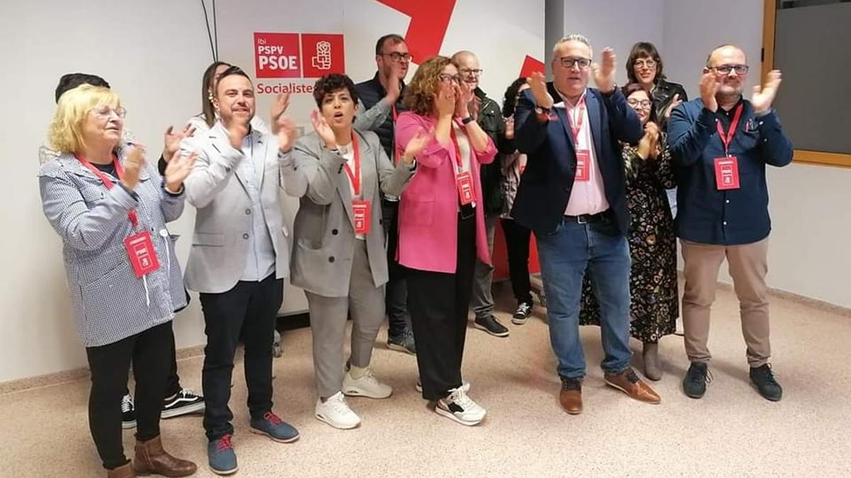 Integrantes de la candidatura del PSOE de Ibi, que podría gobernar si alcanza un pacto con Compromís