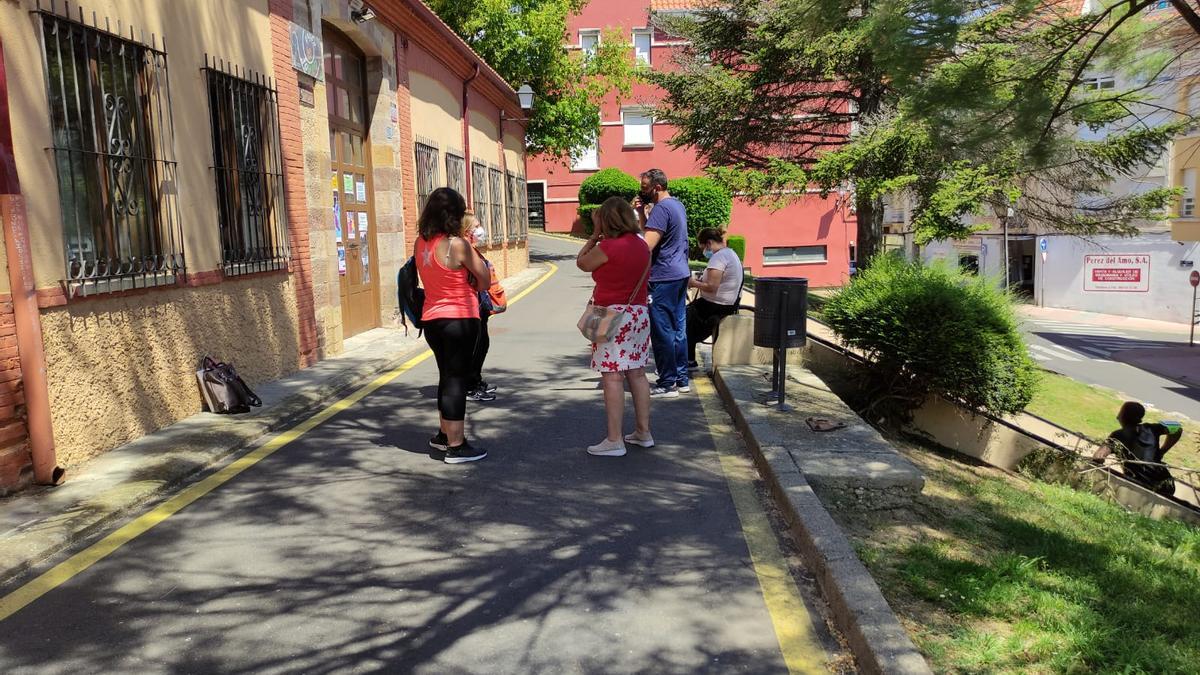 Colas en el Punto Joven de Benavente