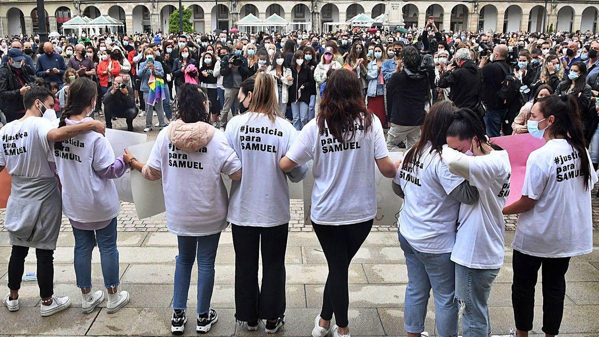 Amigos de Samuel piden justicia para el joven en la manifestación del pasado lunes.