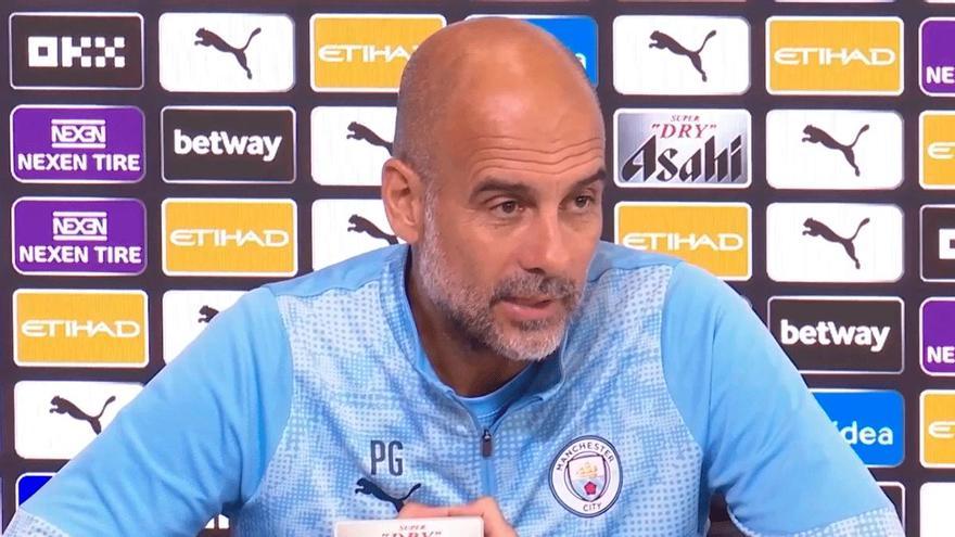 Guardiola responde con ironía a las críticas sobre un cambio de estilo: "Después de ganar 18 títulos..."
