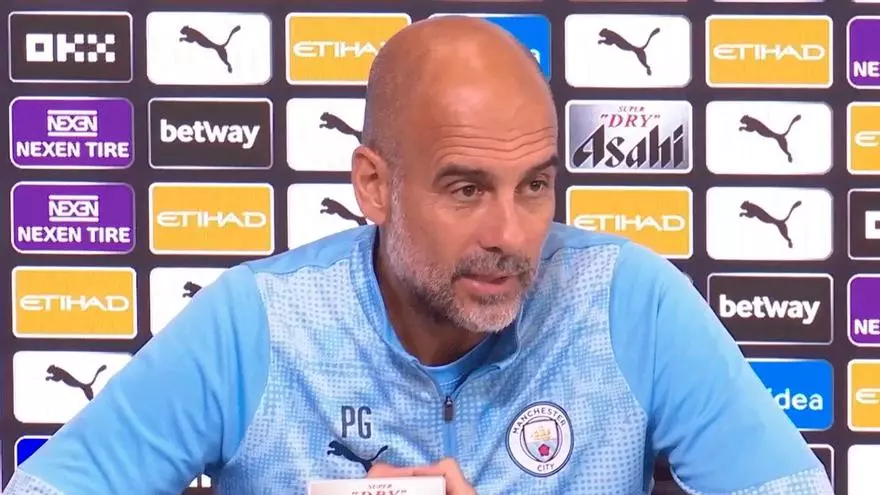 Guardiola responde con ironía a las críticas sobre un cambio de estilo: "Después de ganar 18 títulos..."