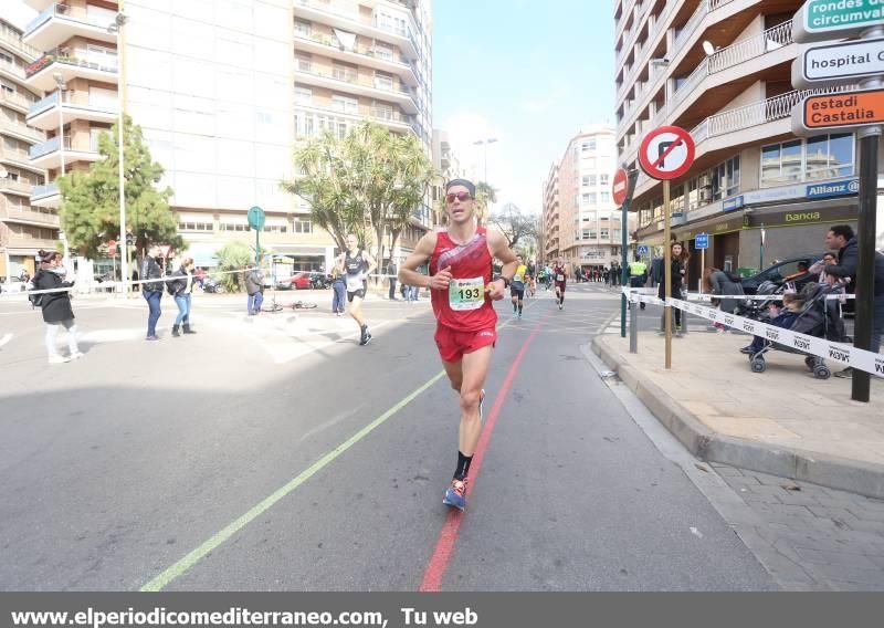 Atletas en el IX Marató BP de Castellón