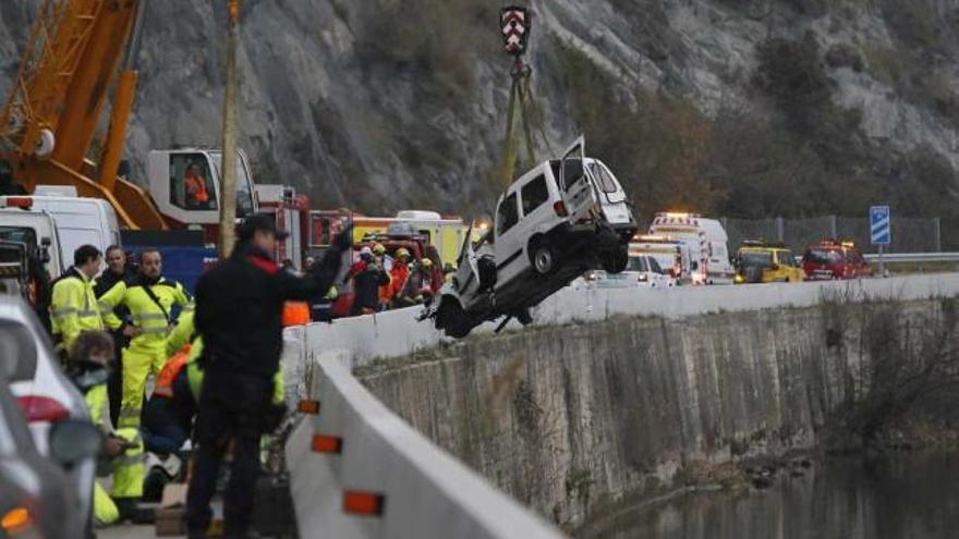 Mueren un matrimonio y sus dos hijos al caer con su furgoneta al río Ter en Gerona