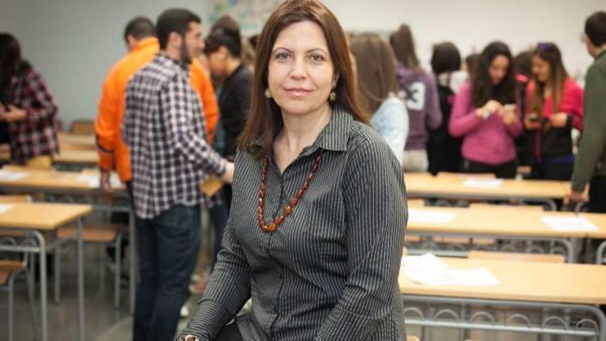 La profesora Rosabel Roig Vila en un aula de la Facultad de Ciencias de la Educación de la Universidad de Alicante.