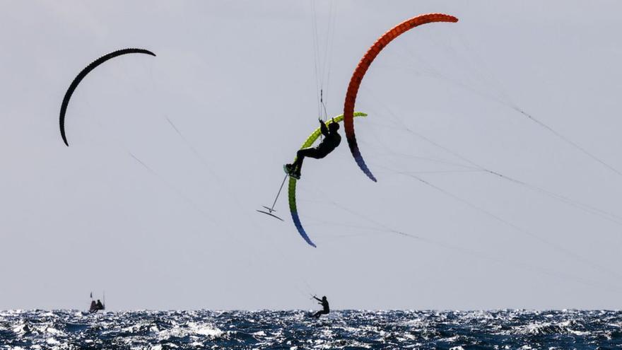 Los mejores del mundo en kitefoil se citan en Las Burras