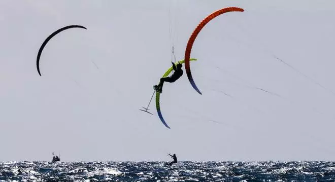 Los mejores del mundo en kitefoil se citan en Las Burras