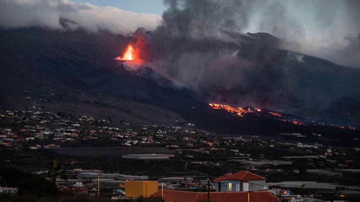 Una de las bocas eruptivas del volcán de Cumbre Vieja, a 6 de noviembre de 2021, en La Palma