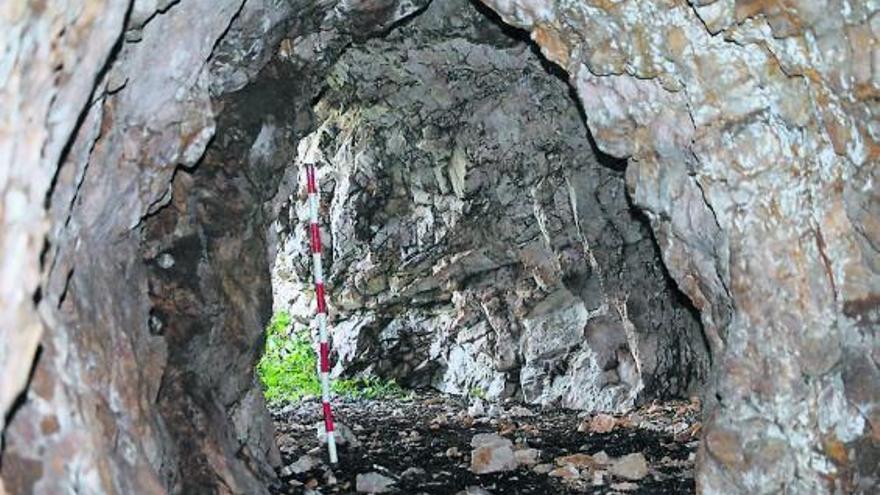 Un bunker de galería en Cueto de Castiltejón, en el puerto de San Isidro.