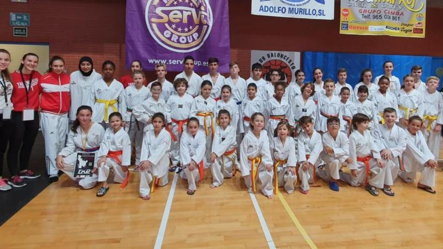 Aluvión de medallas para el Club Taekwondo Catral en el Abierto Nacional de Benidorm