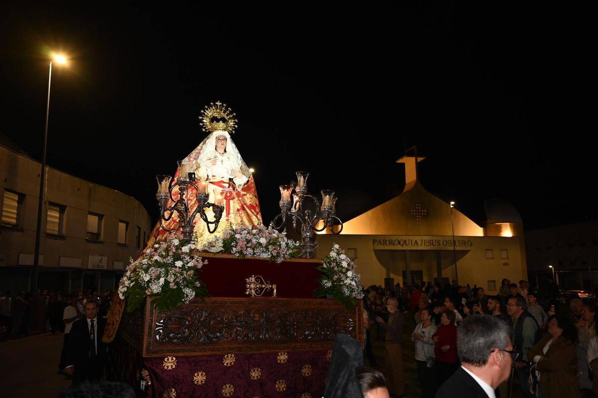 Procesión de Nuestra Señora del Dulce Nombre de María por las calles del Cerro de Reyes en 2024.