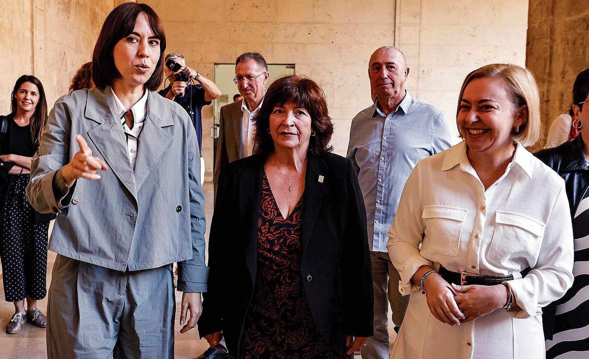 Diana Morant (PSPV), Verònica Cantó (AVL) y Natàlia Enguix (Ens Uneix), en la última apertura de curso.