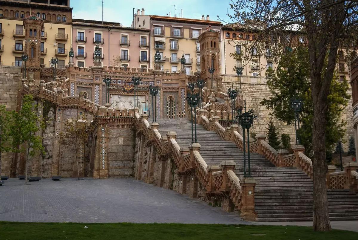 Escalinata del Óvalo, la entrada al casco histórico de Teruel.
