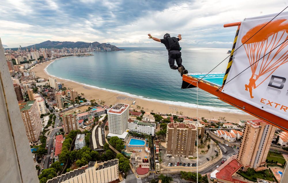 Salto base desde el hotel Bali de Benidorm