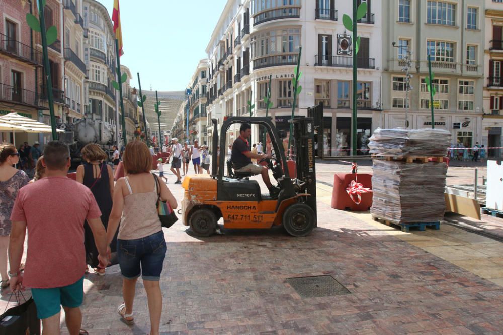 Las calles y plazas del Centro Histórico recuperan la normalidad con la marcha de muchos visitantes y el desmontaje de casetas y tablaos tras los días de fiesta