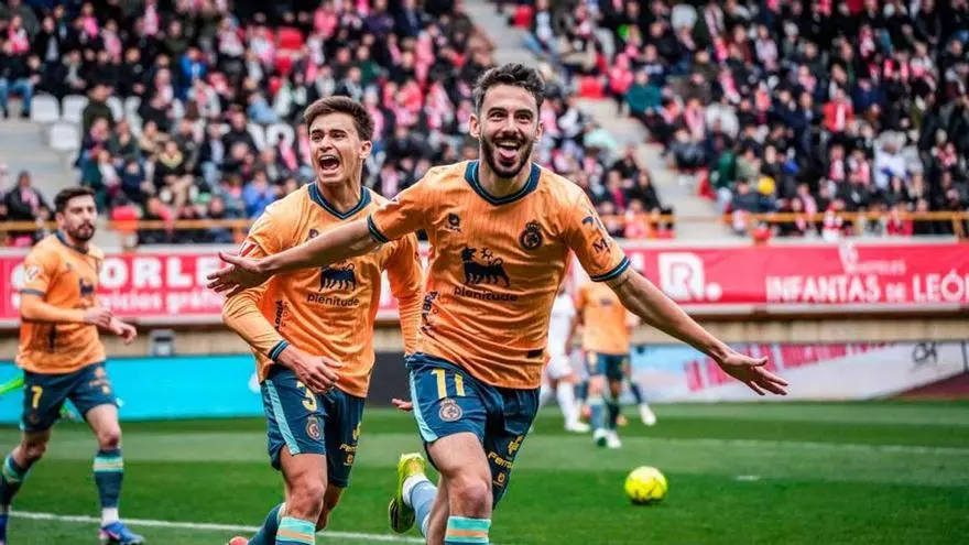 Resumen, goles y highlights de la Cultural Leonesa 1 - 2 Racing Club de la jornada 30 de LaLiga Hypermotion