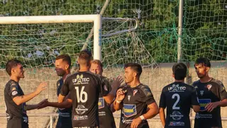 Buenas sensaciones del Arosa en su primera cita de pretemporada