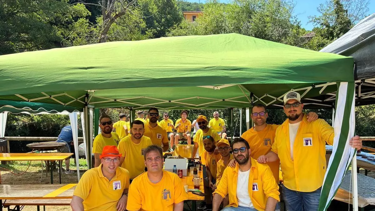 El prao del Molín de Cangas de "bote en bote": la romería que preludia el Carmen y no se pierden los cangueses