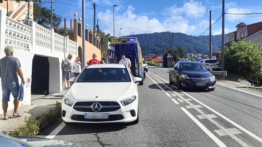 Una mujer se desploma en la carretera de A Madalena por un golpe de calor