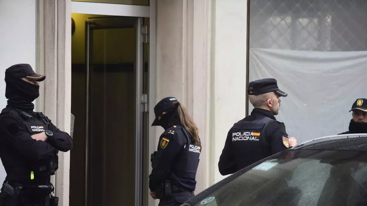Condenado por hostigar a una trabajadora de Cruz Roja en A Coruña: "Me acercaré sigilosamente mientras duermes y te besaré mucho"