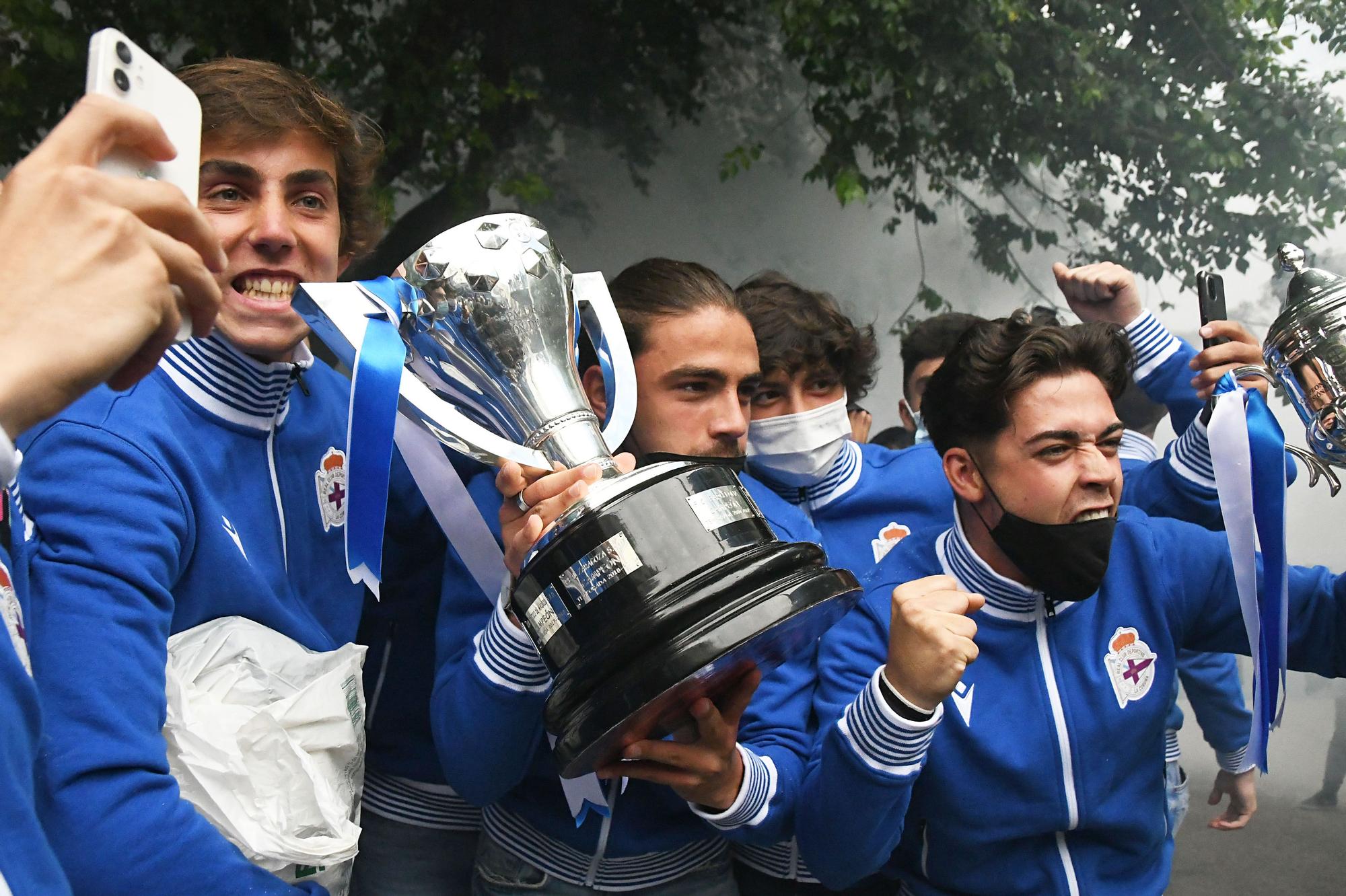 Los juveniles del Dépor celebran en A Coruña su Copa de Campeones